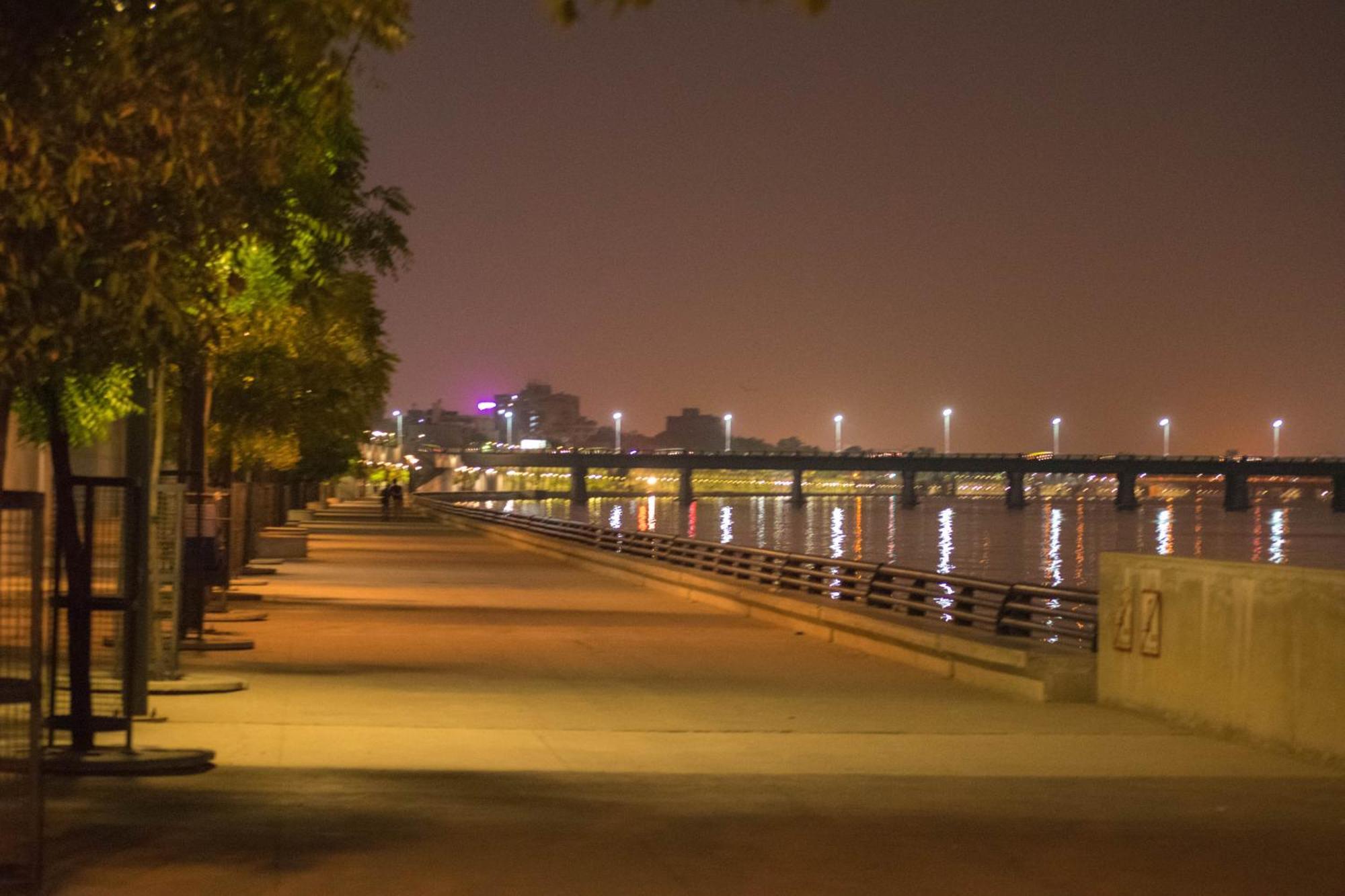 River Front Property Ahmedabad Exterior foto